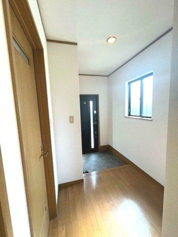 茂原市千町　中古戸建の玄関|平成13年7月築 3LDK 軽自動車2台可 茂原市立東郷小学校徒歩約38分 閑静な分譲地内