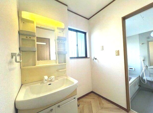 茂原市千町　中古戸建の独立洗面台|平成13年7月築 3LDK 軽自動車2台可 茂原市立東郷小学校徒歩約38分 閑静な分譲地内