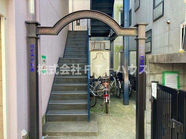 ハイムYHAのエントランス