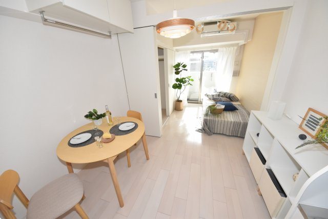 セレニテ本町ルフレの居間・リビング