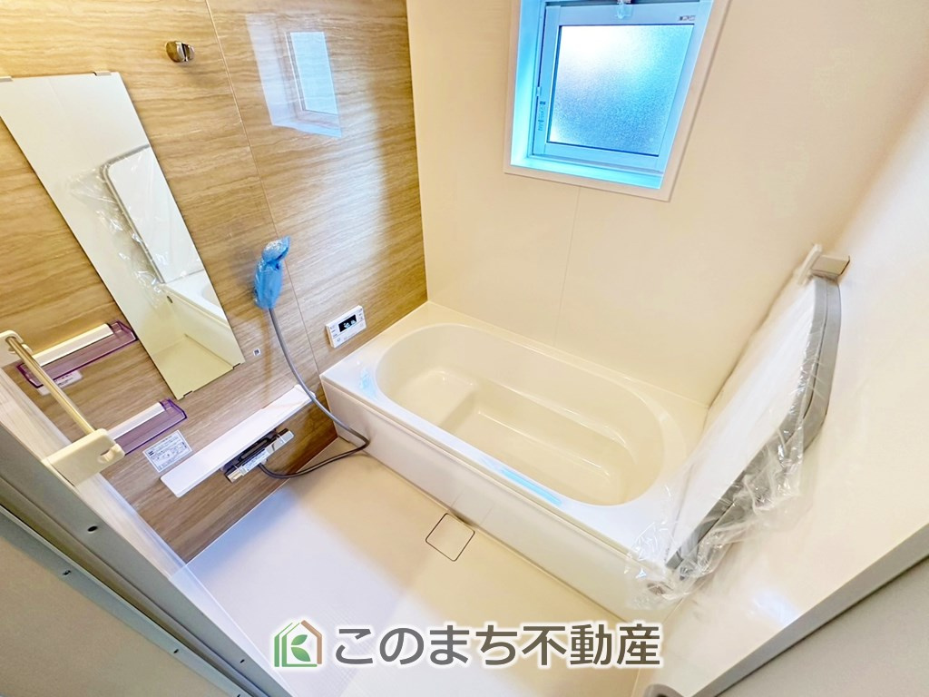 ブルーミングガーデン宇都宮市下岡本町ネオユニバースの浴室|同社施工物件の写真です。※建具やフローリング、その他仕様が異なる場合がございます。
