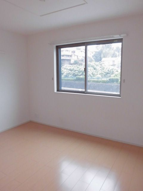 町田市三輪町のアパートの居間・リビング