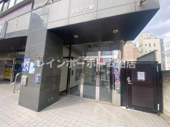 特典：仲介手数料が無料です!!のエントランス