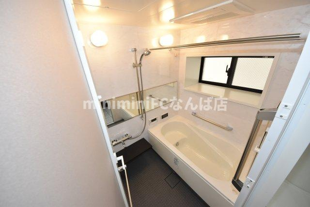 リーガル靭本町の浴室
