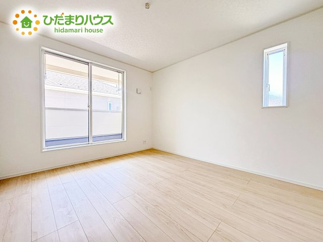 【寝室】 | ひたちなか市平磯町第2　新築戸建　2号棟 | バルコニーに面していて、たっぷり光りの入る明るい主寝室です！