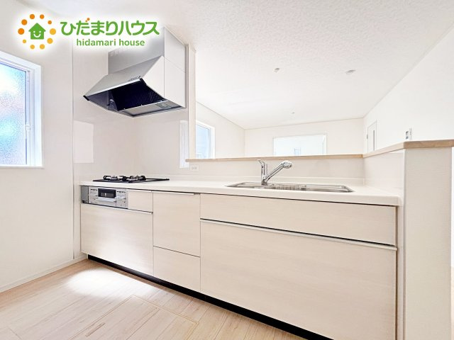 【キッチン】 | ひたちなか市平磯町第2　新築戸建　2号棟 | 広々として使い勝手のよい明るく開放的なキッチン