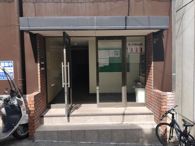 ビューシャルム上本町のエントランス