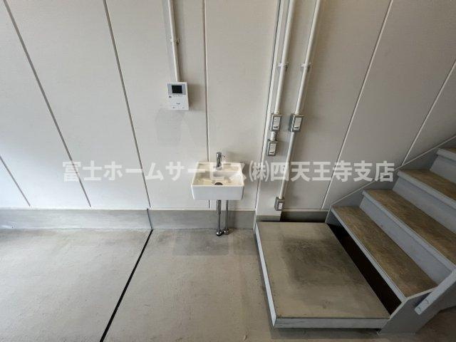 大阪市生野区中川西１丁目の店舗事務所の洗面所