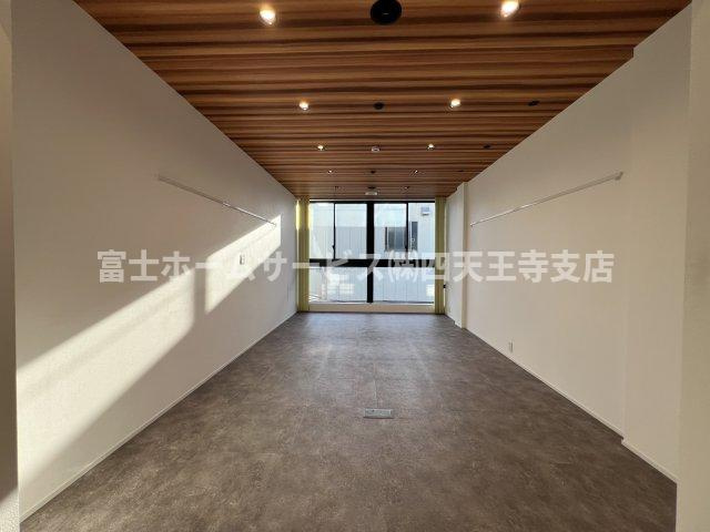 大阪市生野区中川西１丁目の店舗事務所の内装