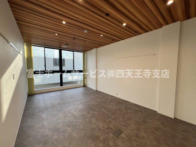 大阪市生野区中川西１丁目の店舗事務所の内装