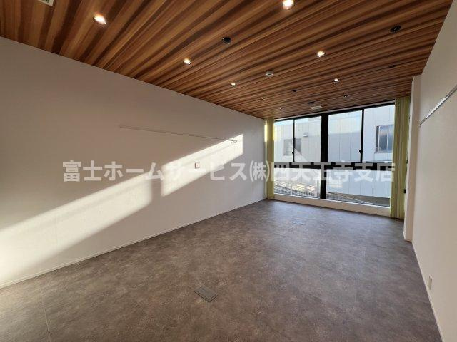 大阪市生野区中川西１丁目の店舗事務所の内装