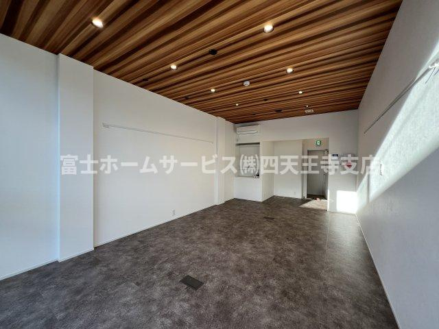 大阪市生野区中川西１丁目の店舗事務所の内装