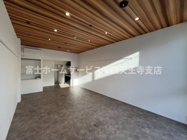 大阪市生野区中川西１丁目の店舗事務所の内装