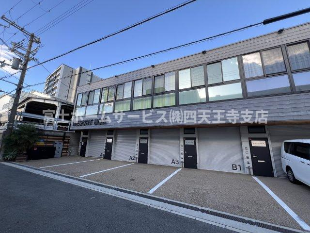 大阪市生野区中川西１丁目の店舗事務所の駐車場
