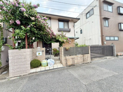 【外観】 | 鷹合２丁目　中古一戸建 | 現地見学当日から承っております♪現地周辺の環境や、駅までの道のりなど周辺環境も合わせてご確認いただき、ぜひご検討ください！