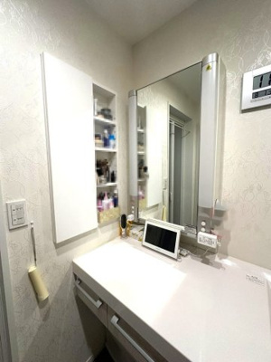 【洗面所】 | 鷹合２丁目　中古一戸建 | ゆとりのある洗面室ですよ！家族の多いご家庭も安心です！