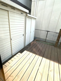 【庭】 | 鷹合２丁目　中古一戸建 | ウッドデッキありますよ！洗濯物を干したりはもちろん、夏にはビニールプールで遊べますね♪天気のいい日にウッドデッキでランチなんて素敵ですね♪