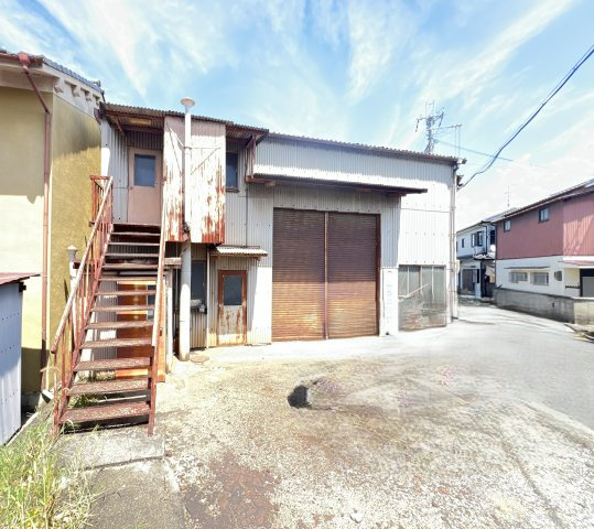 橿原市縄手町住居付き工場の外観