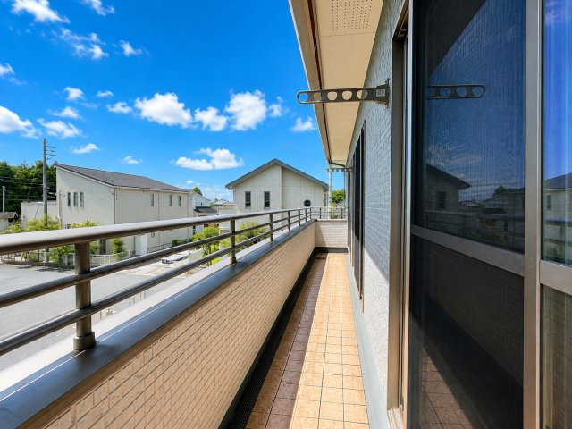 市原市有秋台東３丁目　中古戸建のバルコニー|※画像の一部はAIを用いて加工・編集しています。実際の状況と異なる場合がありますので、ご了承下さい。