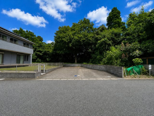 市原市有秋台東３丁目　中古戸建の駐車場|※画像の一部はAIを用いて加工・編集しています。実際の状況と異なる場合がありますので、ご了承下さい。
