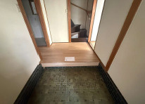 和泉市伏屋貸家の玄関