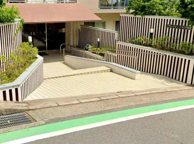 パラツィーナセシリア第2甲陽園のエントランス|徒歩5分【新甲陽】バス停