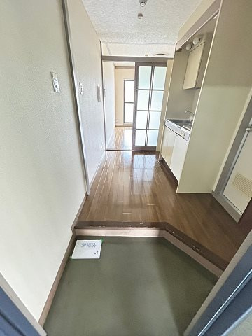 カサクレモナ東館の玄関|収納もある玄関です