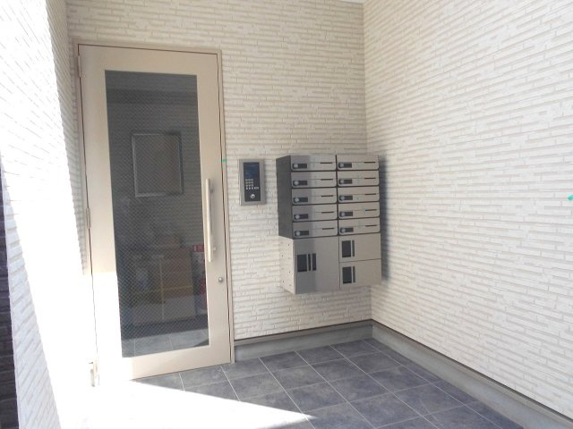 ジーメゾン明石市林エレールのエントランス