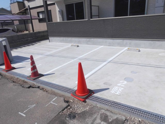 ジーメゾン明石市林エレールの駐車場