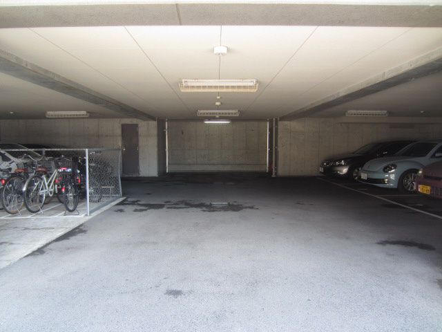【駐車場】