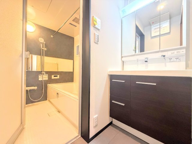 旭区二俣川2丁目　新築戸建ての独立洗面台|◆毎日使う場所だから、機能的で使いやすさに配慮したパウダールーム。すっきりと使えるように収納も豊富にご用意しています。