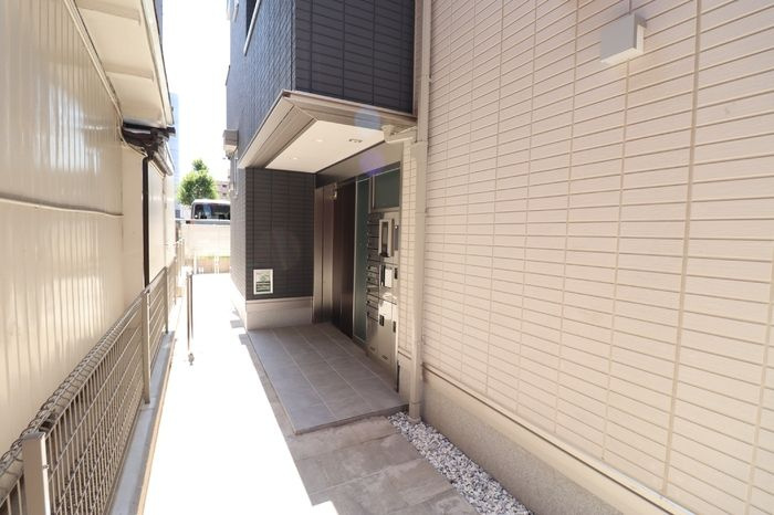 avgi新瑞橋のエントランス