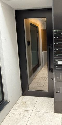 エフプレスト橋場のエントランス