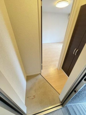 習志野市実籾５丁目のアパートの玄関