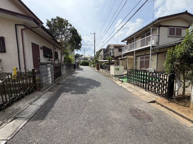 新取手3丁目　売土地の前面道路含む現地写真