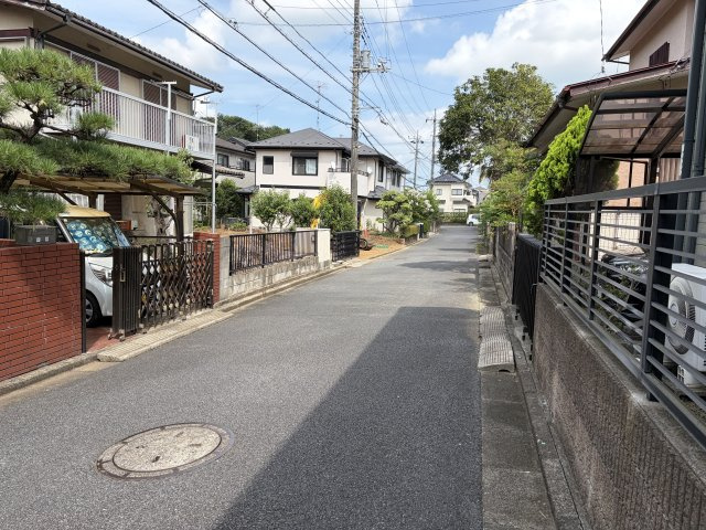 新取手3丁目　売土地の前面道路含む現地写真