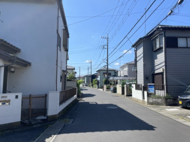 【前面道路含む現地写真】 | 久喜市鷲宮6丁目　中古戸建