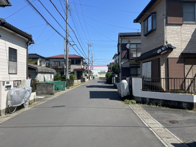 【前面道路含む現地写真】 | 久喜市鷲宮6丁目　中古戸建