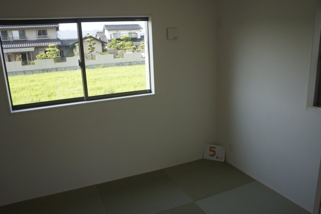 出雲市大津町　新築建売住宅　4棟現場　②号地の洋室