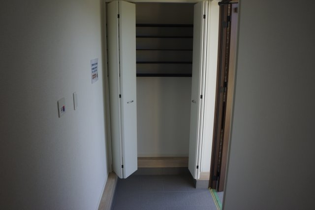 出雲市大津町　新築建売住宅　4棟現場　②号地の玄関