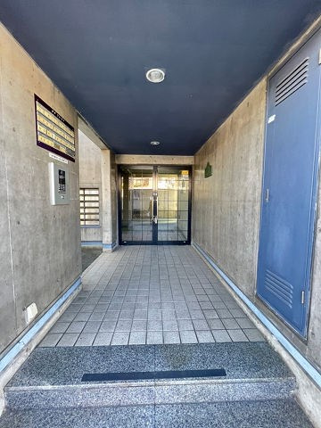 カサクレモナ東館のエントランス