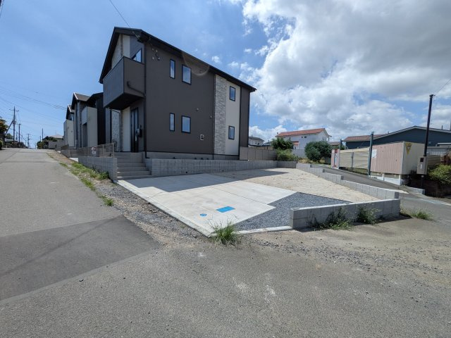 ひたちなか市市毛　4期　新築戸建て　1号棟の前面道路含む現地写真|陽当たりや敷地の広さをご確認できます！
本日のご見学も可能です♪
お気軽にお電話またはお問い合わせください。