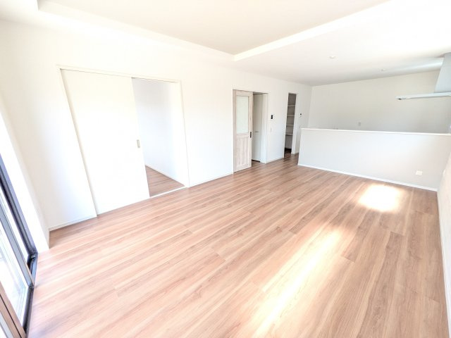 ひたちなか市市毛　4期　新築戸建て　1号棟の居間・リビング|居心地の良いデザインと機能性を両立。ご友人を招いたり、趣味を楽しんだり、様々なシーンで活躍する団らんの中心地です。