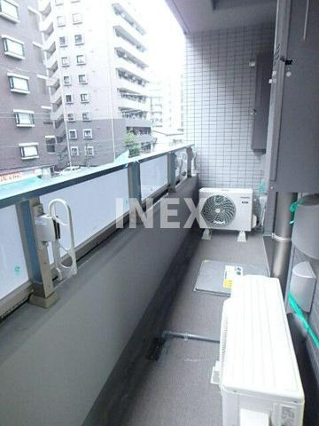 横浜市港北区新横浜１丁目の賃貸マンションのバルコニー
