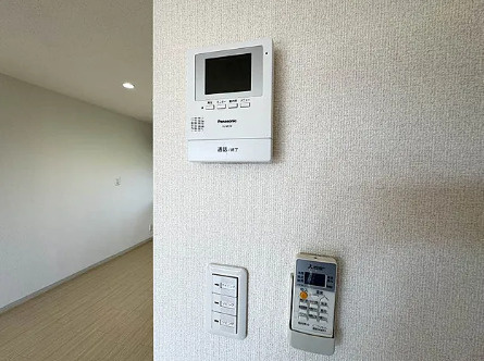 サンハイツ市の上 のセキュリティ|モニター付きインターホンなので、おひとり暮らしの方も安心！