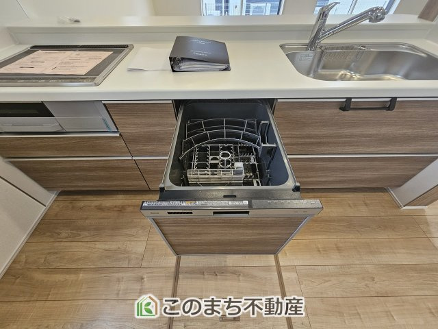 ブルーミングガーデン宇都宮市下岡本町ネオユニバースのキッチン|同社施工物件の写真です。※建具やフローリング、その他仕様が違う場合がございます。
