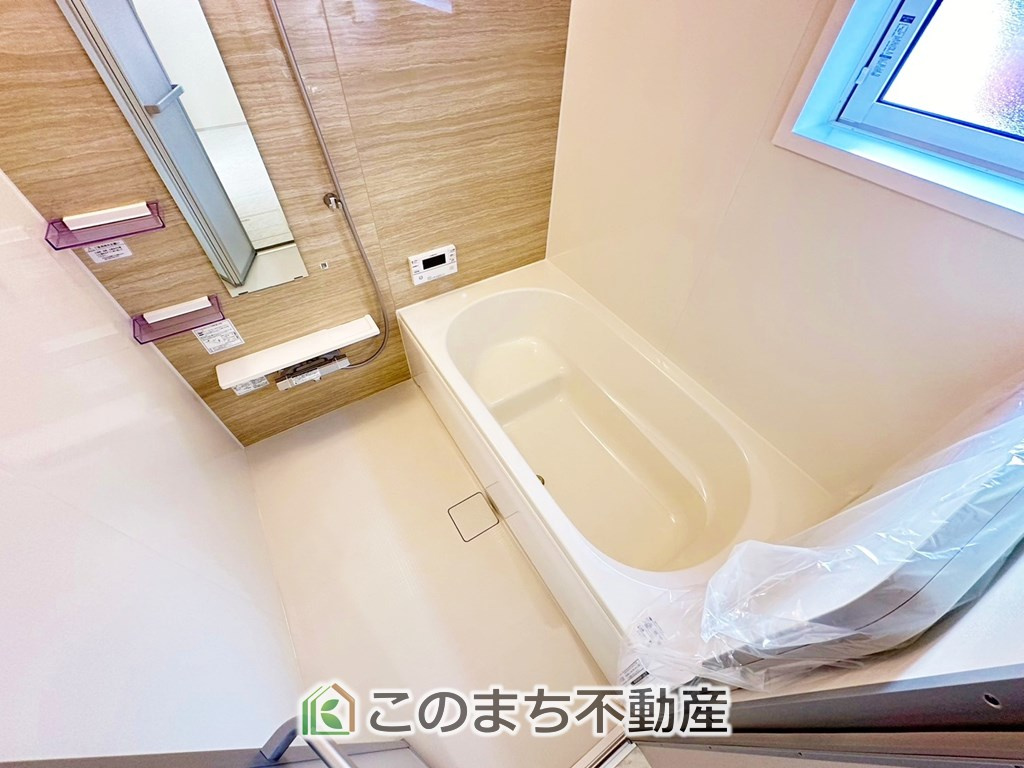 ブルーミングガーデン宇都宮市下岡本町ネオユニバースの浴室|同社施工物件の写真です。※建具やフローリング、その他仕様が異なる場合がございます。