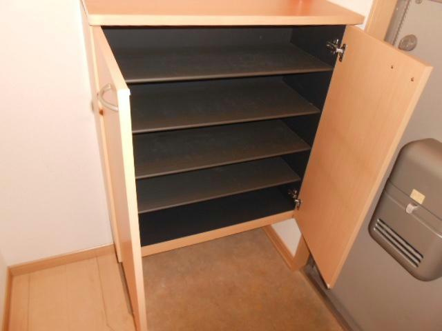 メゾンボヌールＢ館の玄関