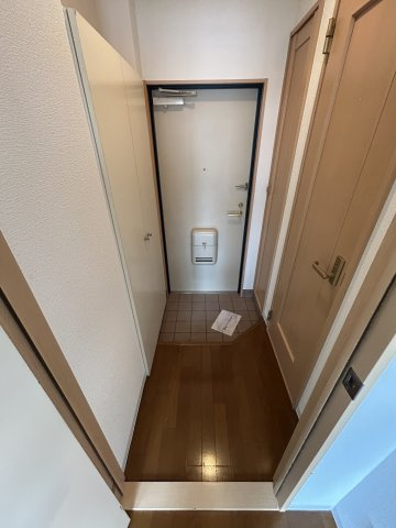 サンキャッスル十三の玄関