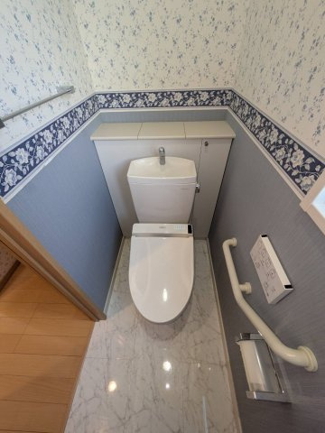 岩出市桜台　中古戸建のトイレ
